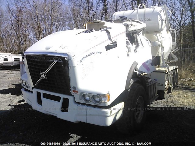 4V5KC9DF0GN931680 - 2016 VOLVO VHD WHITE photo 2