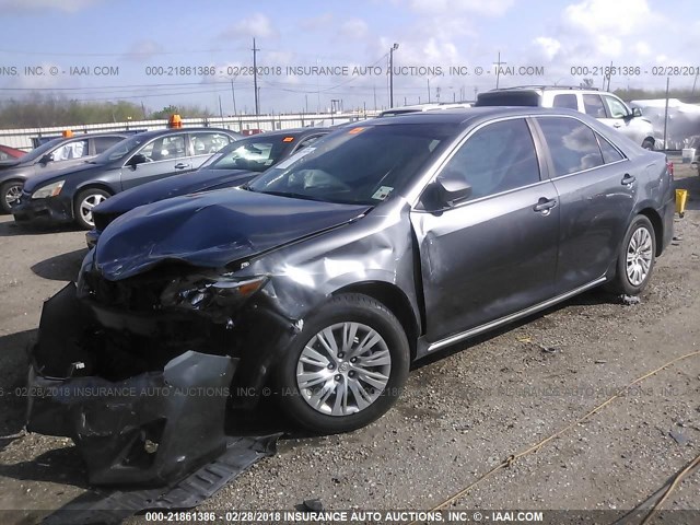 4T1BF1FK2EU391220 - 2014 TOYOTA CAMRY L/SE/LE/XLE GRAY photo 2