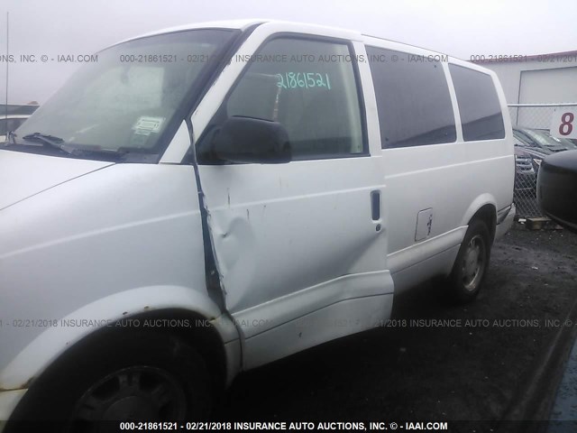 1GKDM19X34B509137 - 2004 GMC SAFARI XT WHITE photo 6