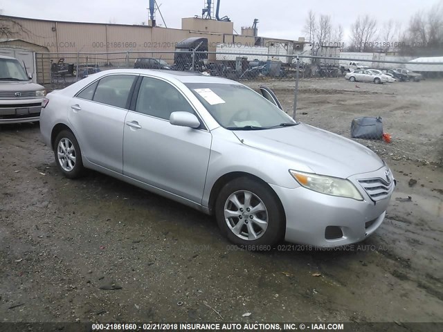 4T1BF3EK7BU644816 - 2011 TOYOTA CAMRY SE/LE/XLE Серебристый фото 1