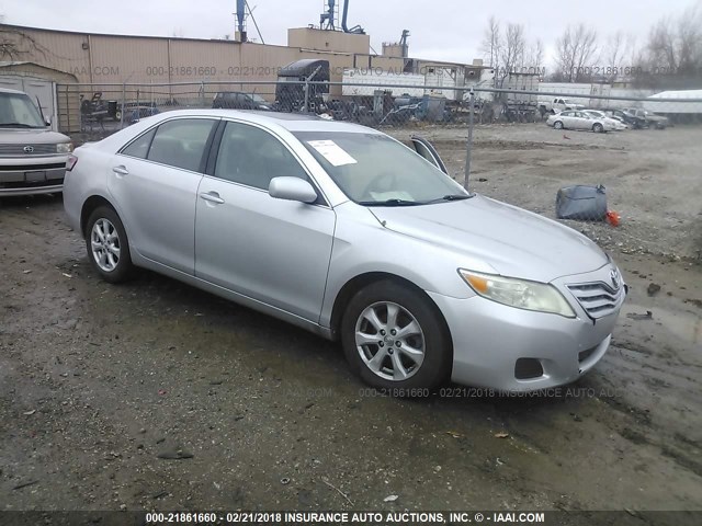 4T1BF3EK7BU644816 - 2011 TOYOTA CAMRY SE/LE/XLE SILVER photo 1