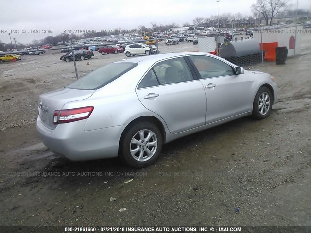 4T1BF3EK7BU644816 - 2011 TOYOTA CAMRY SE/LE/XLE Серебристый фото 4