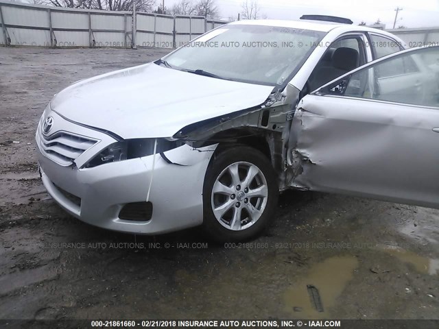 4T1BF3EK7BU644816 - 2011 TOYOTA CAMRY SE/LE/XLE SILVER photo 6