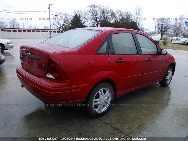 1FAFP34354W176160 - 2004 FORD FOCUS SE COMFORT/SE SPORT RED photo 4