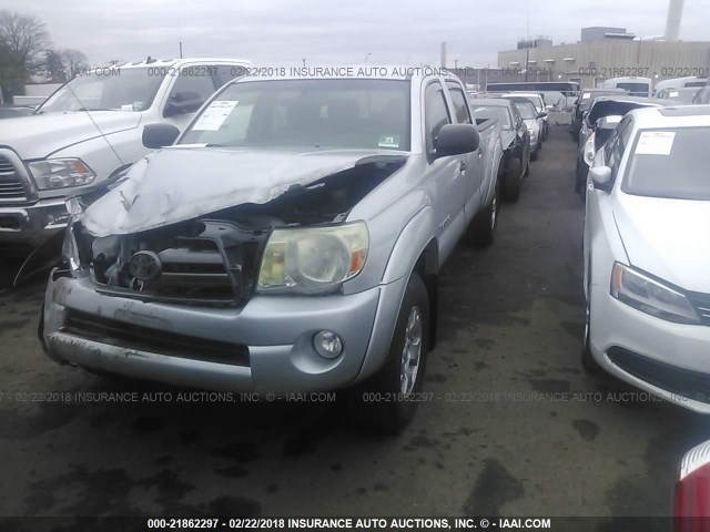 5TEMU4FN6AZ709520 - 2010 TOYOTA TACOMA DOUBLE CAB LONG BED SILVER photo 2