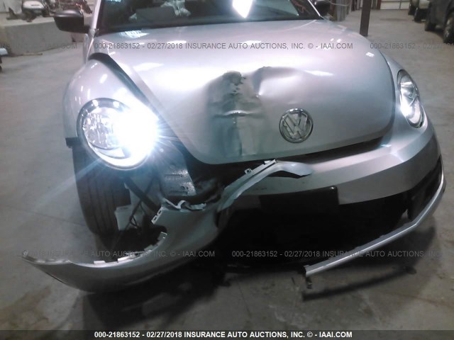 3VWFP7AT8DM652954 - 2013 VOLKSWAGEN BEETLE SILVER photo 6