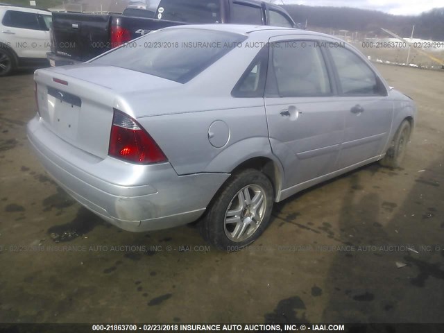 1FAFP34N37W238127 - 2007 FORD FOCUS ZX4/S/SE/SES SILVER photo 4