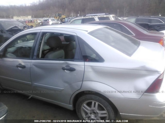 1FAFP34N37W238127 - 2007 FORD FOCUS ZX4/S/SE/SES SILVER photo 6