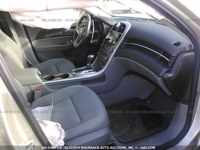 1G11B5SA0DF305947 - 2013 CHEVROLET MALIBU LS 银色 照片 5