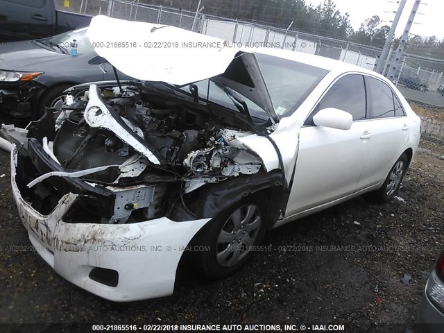 4T1BF3EK3AU520556 - 2010 TOYOTA CAMRY SE/LE/XLE WHITE photo 2