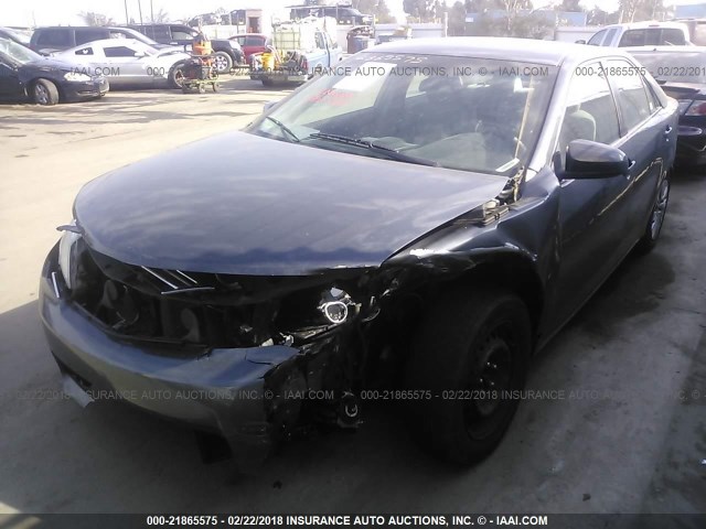 4T1BF1FK1CU061114 - 2012 TOYOTA CAMRY SE/LE/XLE GRAY photo 2