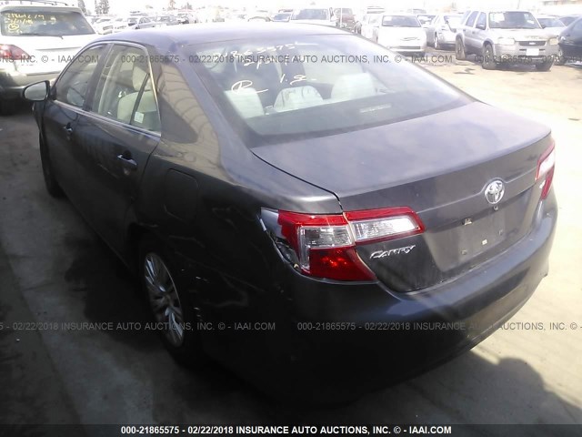 4T1BF1FK1CU061114 - 2012 TOYOTA CAMRY SE/LE/XLE GRAY photo 3