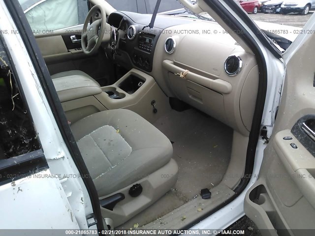 1FMPU15566LA16879 - 2006 FORD EXPEDITION XLT თეთრი ფოტო 5