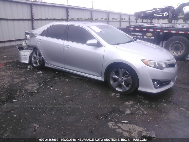 4T1BK1FK6CU005522 - 2012 TOYOTA CAMRY SE/XLE SILVER photo 1