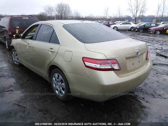 4T1BF3EK8AU069849 - 2010 TOYOTA CAMRY SE/LE/XLE TAN photo 3