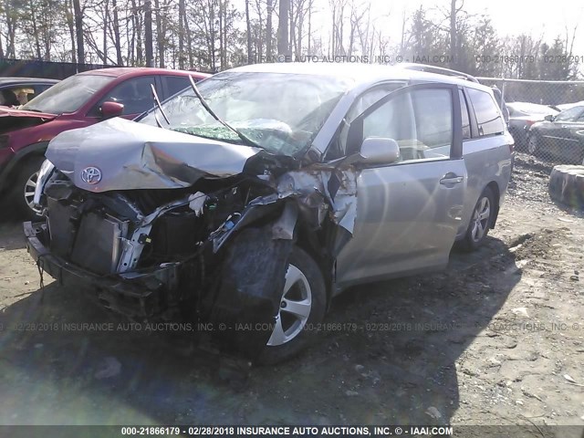 5TDKK3DC1FS536535 - 2015 TOYOTA SIENNA LE SILVER photo 2