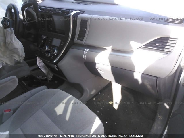 5TDKK3DC1FS536535 - 2015 TOYOTA SIENNA LE SILVER photo 5