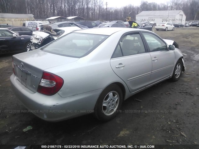 4T1BF32K92U521622 - 2002 TOYOTA CAMRY LE/XLE/SE GRAY photo 4