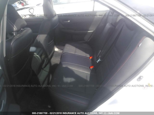 4T1BF1FK1HU361971 - 2017 TOYOTA CAMRY LE/XLE/SE/XSE WHITE photo 8
