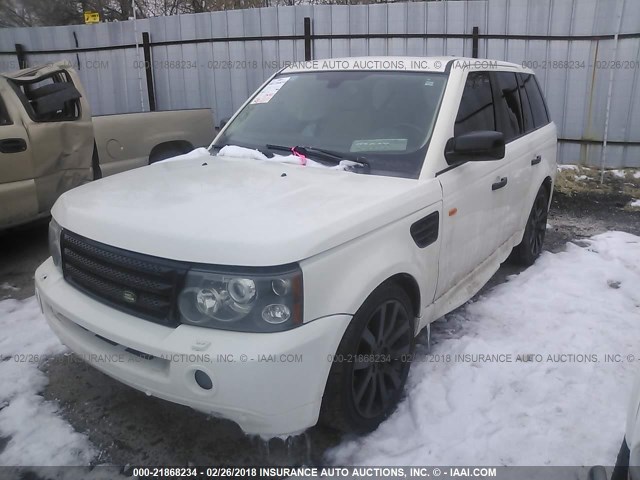 SALSK254X8A160900 - 2008 LAND ROVER RANGE ROVER SPORT HSE WHITE photo 2