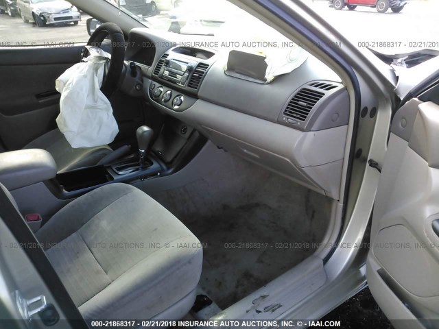 JTDBE32K163056661 - 2006 TOYOTA CAMRY LE/XLE GRAY photo 5