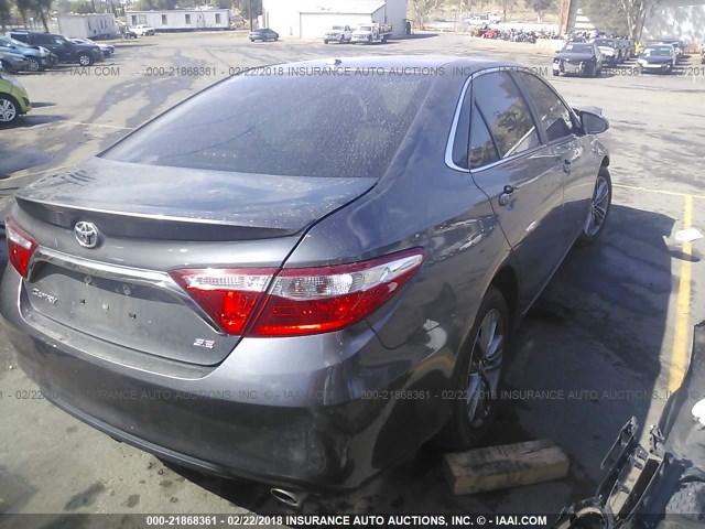 4T1BF1FK8FU081820 - 2015 TOYOTA CAMRY LE/XLE/SE/XSE GRAY photo 4