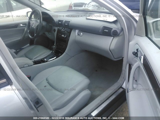 WDBRF84J64F495393 - 2004 MERCEDES-BENZ C 320 4MATIC SILVER photo 5