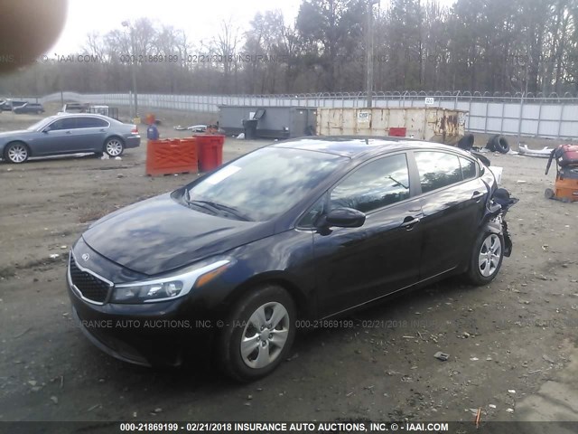 3KPFK4A79HE032715 - 2017 KIA FORTE LX BLACK photo 2