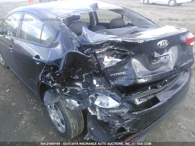 3KPFK4A79HE032715 - 2017 KIA FORTE LX BLACK photo 6