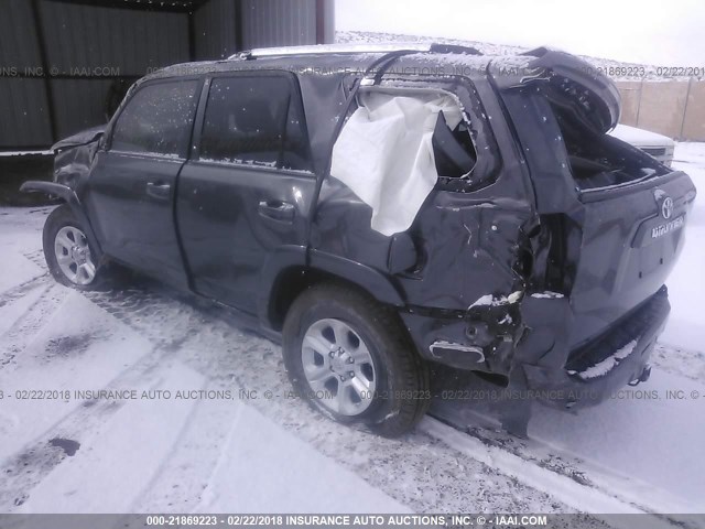JTEBU5JR5G5392697 - 2016 TOYOTA 4RUNNER SR5 PREM/LTDL/TRAIL/TRD GRAY photo 3