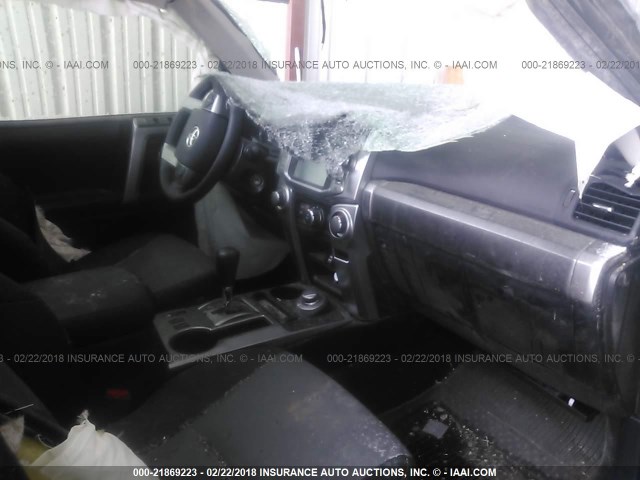 JTEBU5JR5G5392697 - 2016 TOYOTA 4RUNNER SR5 PREM/LTDL/TRAIL/TRD GRAY photo 5