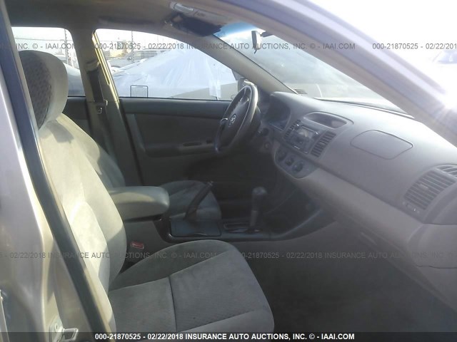 4T1BF32K13U050115 - 2003 TOYOTA CAMRY LE/XLE/SE BROWN photo 5