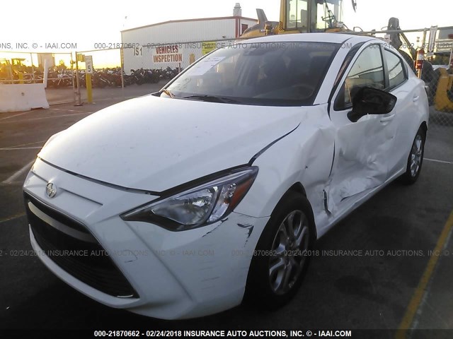 3MYDLBZV5GY128108 - 2016 TOYOTA SCION IA WHITE photo 2