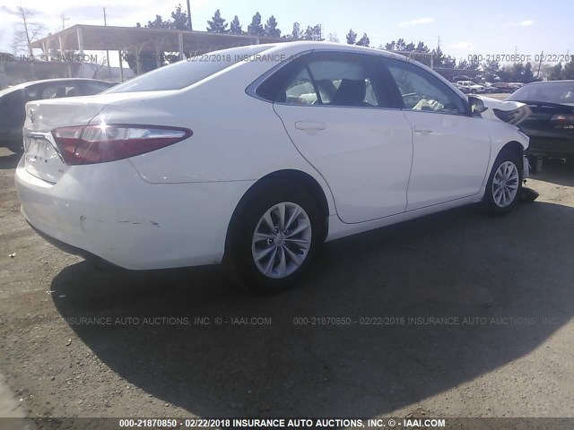 4T1BF1FK9GU535350 - 2016 TOYOTA CAMRY LE/XLE/SE/XSE WHITE photo 4