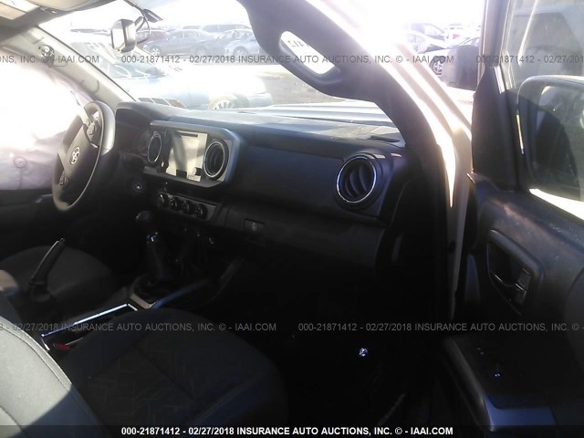 5TFCZ5AN9HX098894 - 2017 TOYOTA TACOMA DBL CAB/SR/TRDSPT/OR/PRO თაფლისფერი ფოტო 5