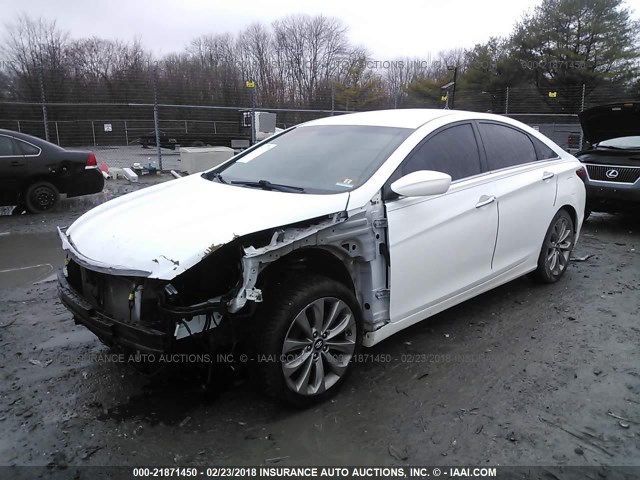 5NPEC4AC0BH261230 - 2011 HYUNDAI SONATA SE/LIMITED WHITE photo 2