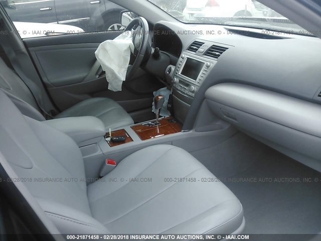 4T1BK3EK7BU632340 - 2011 TOYOTA CAMRY SE/LE/XLE Серый фото 5