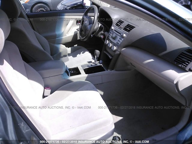 4T1BF3EKXBU596311 - 2011 TOYOTA CAMRY SE/LE/XLE TEAL photo 5
