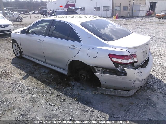 4T1BF3EK3BU219450 - 2011 TOYOTA CAMRY SE/LE/XLE SILVER photo 3