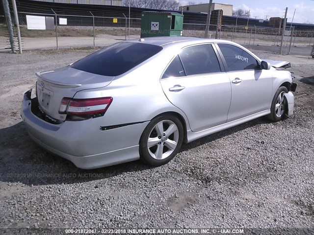 4T1BF3EK3BU219450 - 2011 TOYOTA CAMRY SE/LE/XLE SILVER photo 4