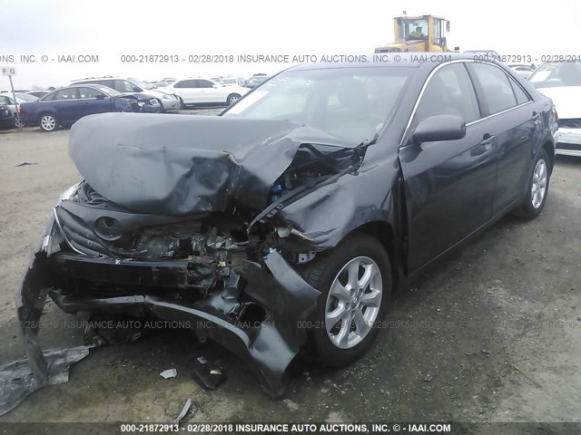 4T1BF3EK0BU202718 - 2011 TOYOTA CAMRY SE/LE/XLE Сұр фото 2