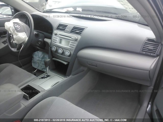 4T1BF3EK0BU202718 - 2011 TOYOTA CAMRY SE/LE/XLE Сұр фото 5