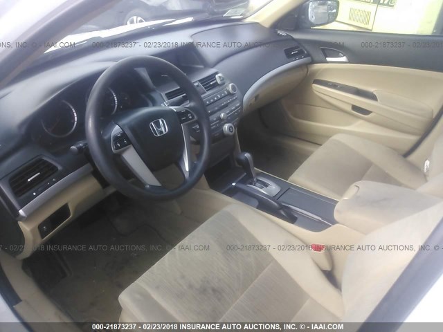 1HGCP2F48BA092682 - 2011 HONDA ACCORD LXP WHITE photo 5