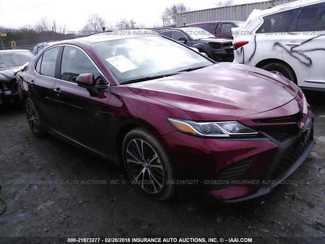 4T1B11HK2JU535984 - 2018 TOYOTA CAMRY L/LE/XLE/SE/XSE RED photo 1