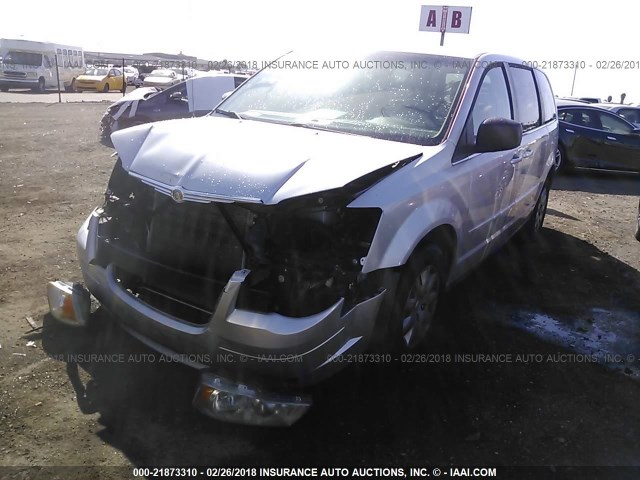 2A4RR4DEXAR215235 - 2010 CHRYSLER TOWN & COUNTRY LX SILVER photo 2