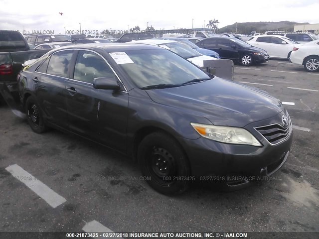 4T1BF3EK9BU619951 - 2011 TOYOTA CAMRY SE/LE/XLE 灰色 照片 1