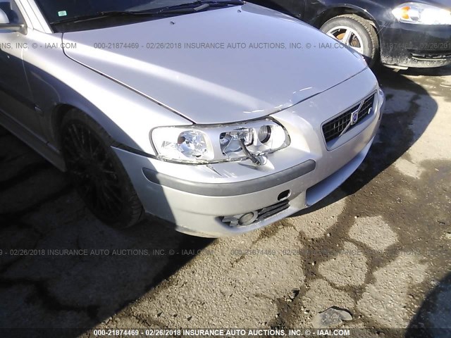 YV1RH52Y542417764 - 2004 VOLVO S60 R 银色 照片 6