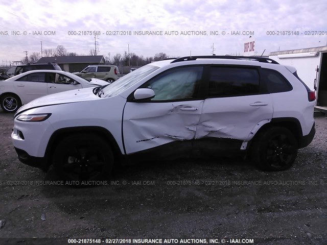 1C4PJMCB9JD531045 - 2018 JEEP CHEROKEE LATITUDE Biały zdjęcie 6