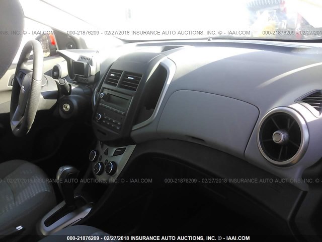 1G1JA5SH3F4181607 - 2015 CHEVROLET SONIC LS 红色 照片 5