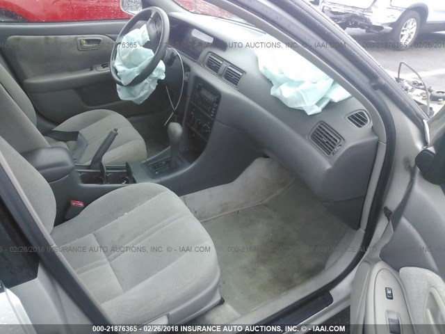4T1BG22K61U056478 - 2001 TOYOTA CAMRY CE/LE/XLE 银色 照片 5